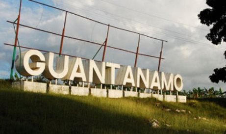 Кастро потребовал вернуть Гуантанамо